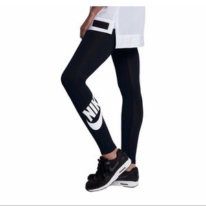 Nike Women's High Waisted Leg-A-See Graphic Tights